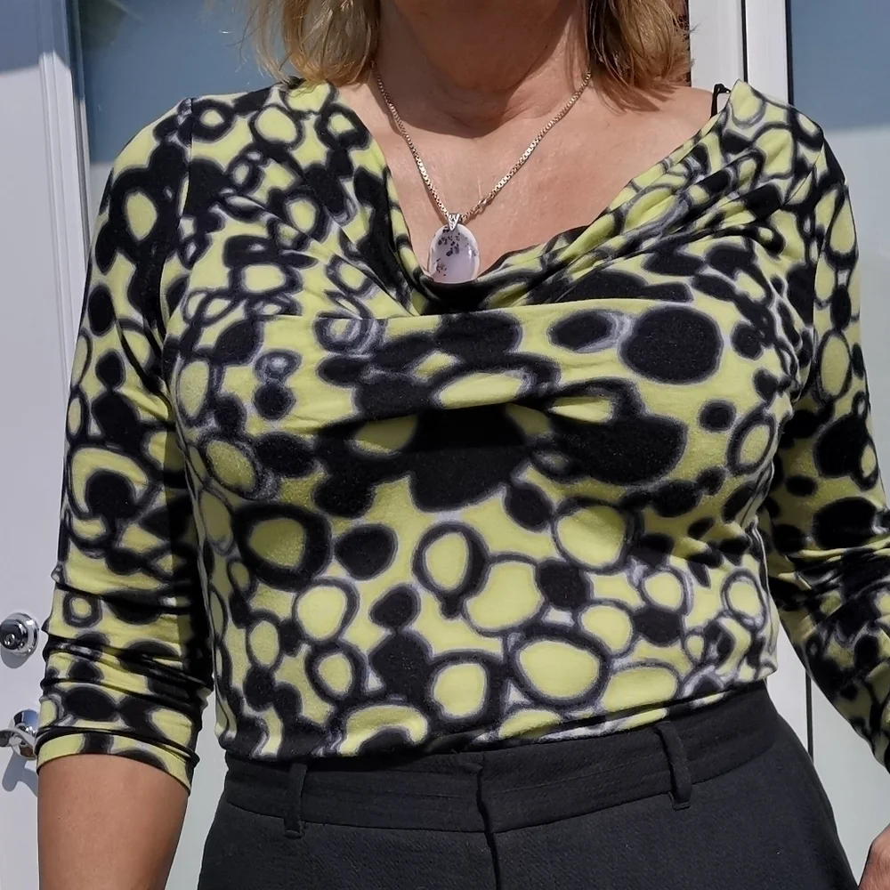 Michael Kors 3/4 Sleeve Yellow Black Top Draped, Scoop Neck Sz L Open To Offers - Picture 2 of 10
